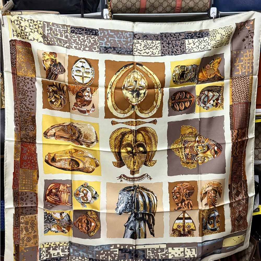 Auth HERMÈS EUC "Persona" Silk Chiffon 90 cm Scarf by Loïc Dubigeon, 1997